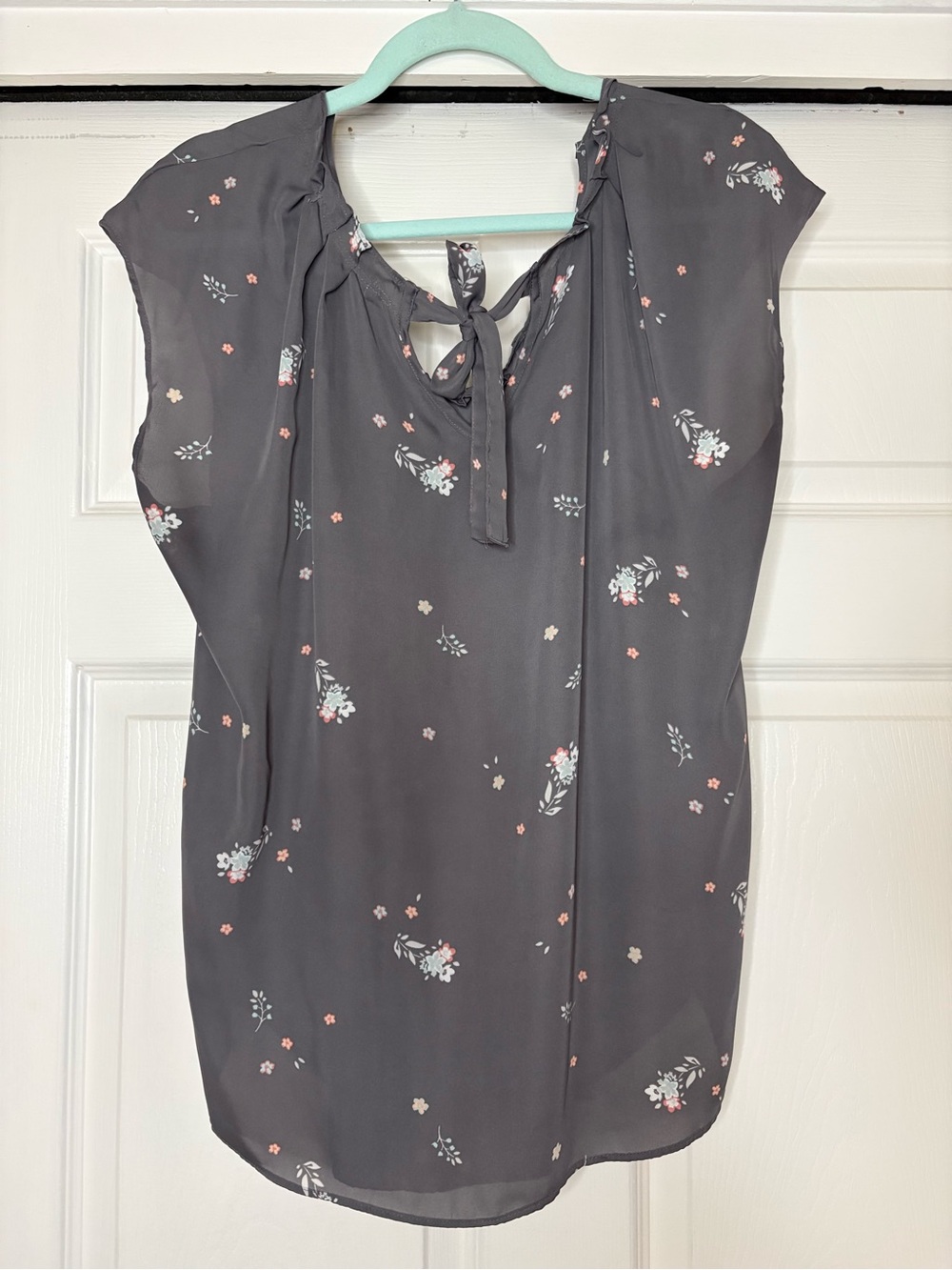 LC Lauren Conrad Charcoal Gray Floral top